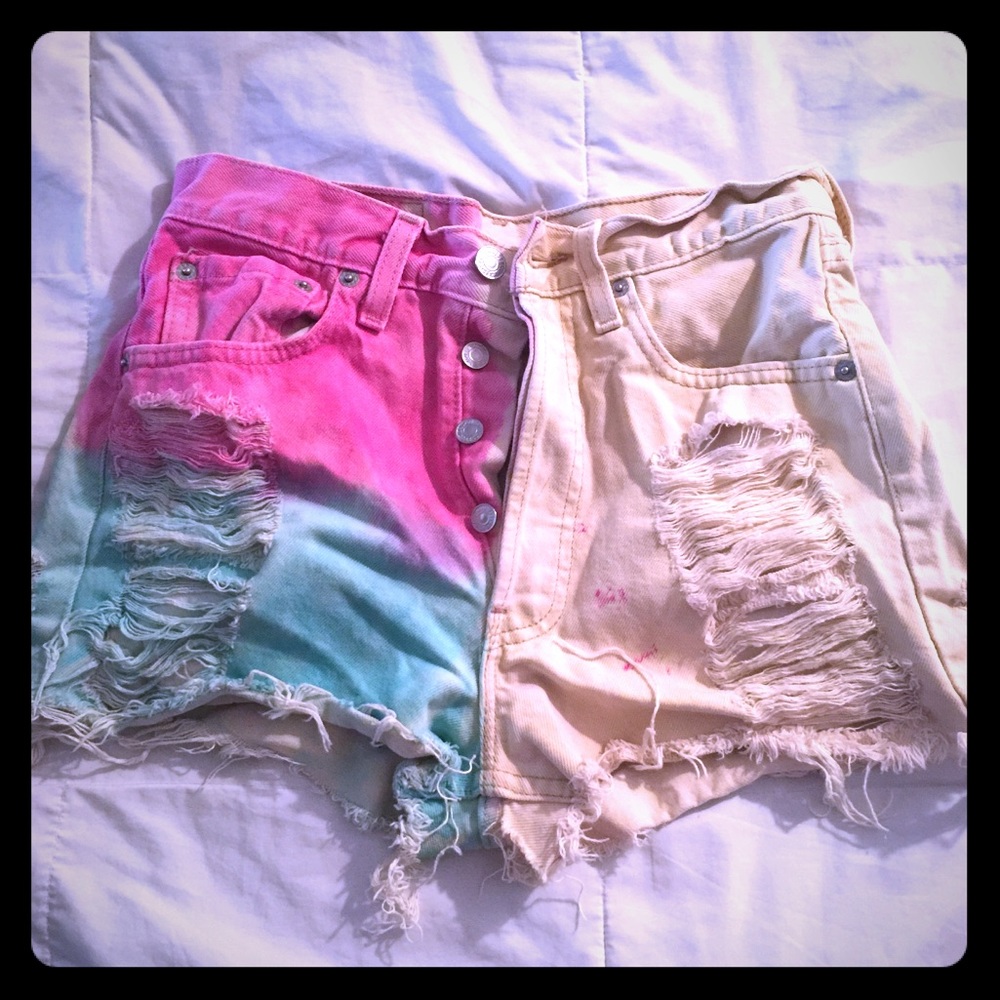 Tie dyed Levi’s shorts